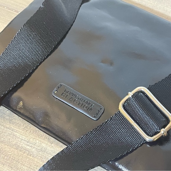 Kenneth Cole patent fold over cross body bag black - Picture 7 of 8